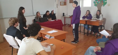 Activităţi cu elevii la Liceul Ortodox „Episcop Roman Ciorogariu” Oradea Poza 286762