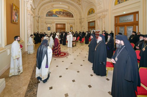 Întrunirea Sfântului Sinod al Bisericii Ortodoxe Române la Palatul Patriarhiei Poza 287345