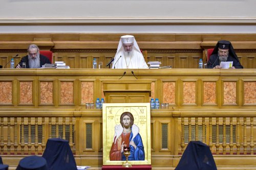 Întrunirea Sfântului Sinod al Bisericii Ortodoxe Române la Palatul Patriarhiei Poza 287347