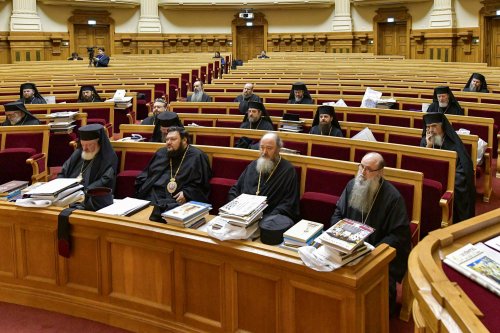 Întrunirea Sfântului Sinod al Bisericii Ortodoxe Române la Palatul Patriarhiei Poza 287351