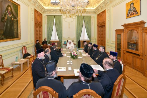 Întrunirea Sfântului Sinod al Bisericii Ortodoxe Române la Palatul Patriarhiei Poza 287358