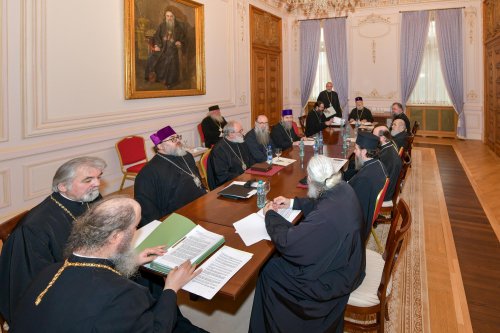 Întrunirea Sfântului Sinod al Bisericii Ortodoxe Române la Palatul Patriarhiei Poza 287359