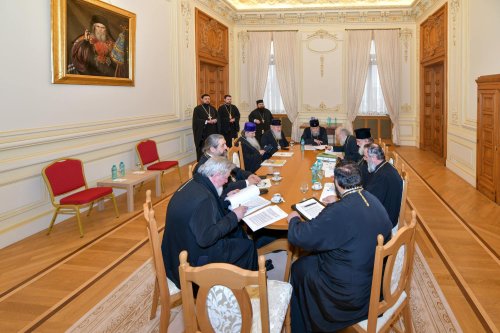 Întrunirea Sfântului Sinod al Bisericii Ortodoxe Române la Palatul Patriarhiei Poza 287361