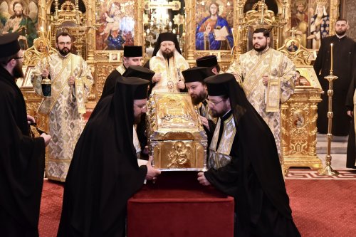 Binecuvântare la plecarea moaştelor din Catedrala Patriarhală Poza 287480