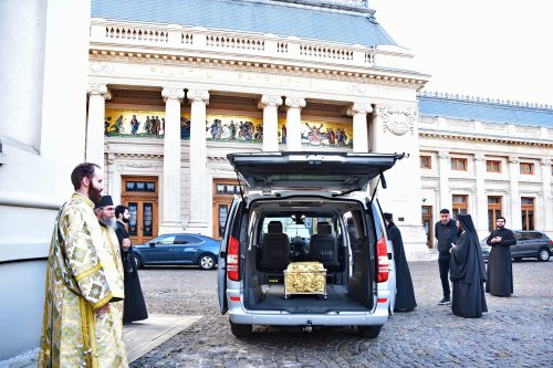 Binecuvântare la plecarea moaştelor din Catedrala Patriarhală Poza 287487