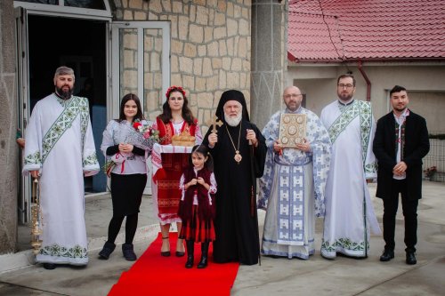 Slujire arhierească la o biserică tulceană  Poza 287509
