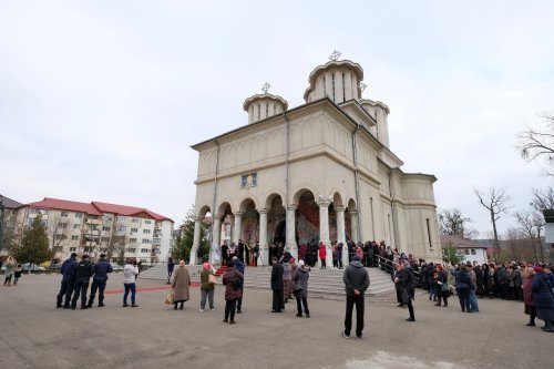 Momente istorice de comuniune și rugăciune în a doua zi de pelerinaj în Prahova Poza 287784