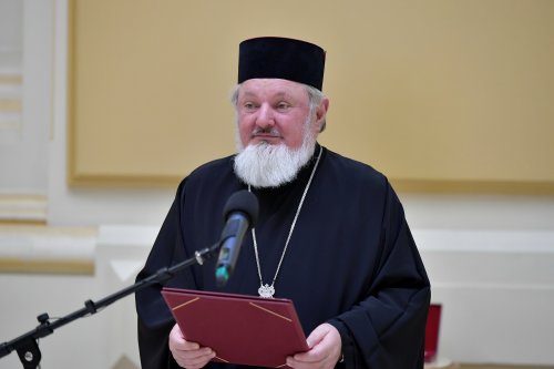 „Crucea Patriarhală” pentru părintele consilier Michael Tița Poza 288078
