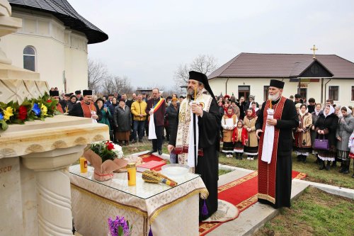 Monument închinat eroilor în Vlădiceni, Neamț Poza 287988