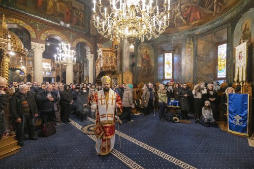 Cinstire adusă Sfinților 40 de Mucenici la Mănăstirea Antim din Capitală Poza 288231