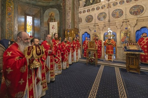 Cinstire adusă Sfinților 40 de Mucenici la Mănăstirea Antim din Capitală Poza 288244