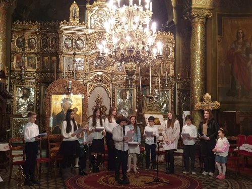 Serbare dedicată mamelor la Biserica „Sfântul Silvestru” din București Poza 288369