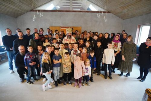 Vizită arhierească în comunități românești din Danemarca Poza 288365
