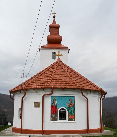 Biserica din satul hunedorean Cozia a fost resfințită Poza 288473