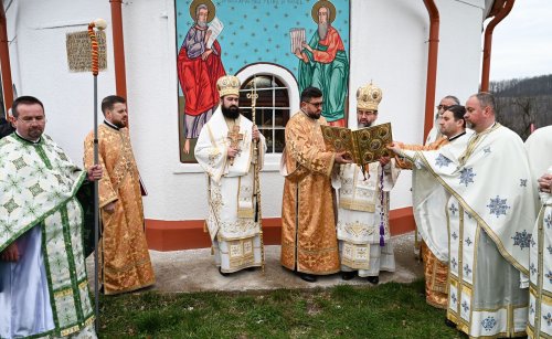 Biserica din satul hunedorean Cozia a fost resfințită Poza 288475