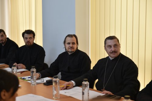 Întâlnire consultativă privind cateheza parohială în Arhiepiscopia Bucureștilor Poza 288513