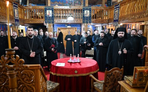 Conferințe ale preoților din protopopiatele Petroșani și Hațeg Poza 288714