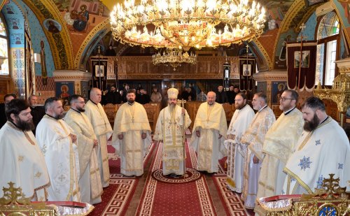 Conferințe ale preoților din protopopiatele Petroșani și Hațeg Poza 288715