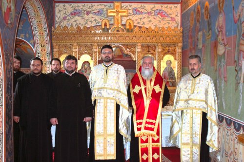 Daruri liturgice pentru paraclisul Facultăţii de Teologie Ortodoxă din Craiova Poza 288813