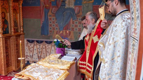 Daruri liturgice pentru paraclisul Facultăţii de Teologie Ortodoxă din Craiova Poza 288814