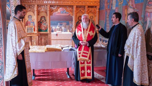 Daruri liturgice pentru paraclisul Facultăţii de Teologie Ortodoxă din Craiova Poza 288815