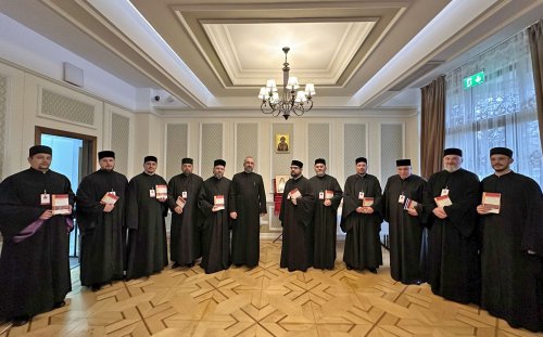 Clerici din Episcopia Daciei Felix în pelerinaj în Arhiepiscopia Iașilor Poza 289009