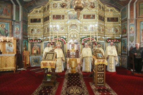 Țesătură tradițională oferită Arhiepiscopului Buzăului și Vrancei  Poza 288973