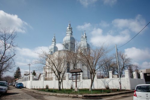 Vizitarea unei biserici aflate în renovare din Tulcea Poza 288975