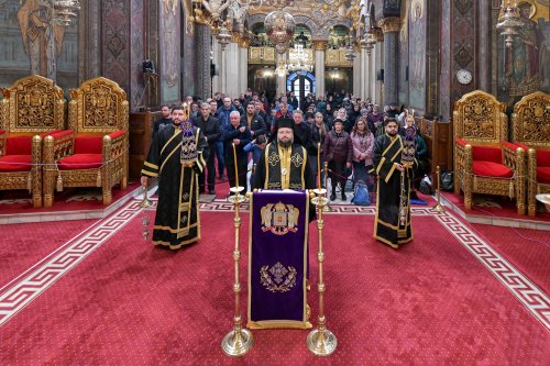 Slujba Canonului cel Mare continuă la Catedrala Patriarhală