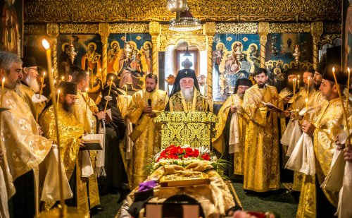 Prohodirea duhovnicului Mănăstirii Tismana Poza 289323