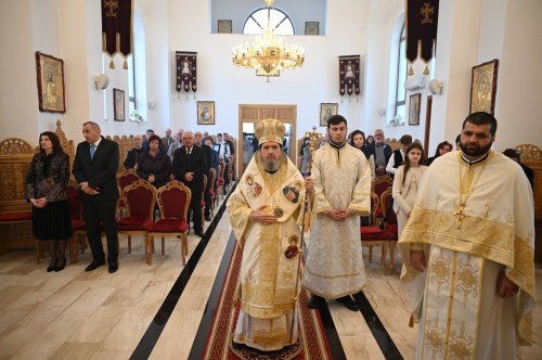 Slujire arhierească în Parohia Paleu, Episcopia Oradiei Poza 290635