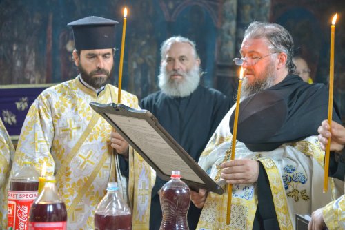 Arhidiaconul Lavrentie Țurcanu de la Mănăstirea Neamț a trecut la Domnul Poza 290776