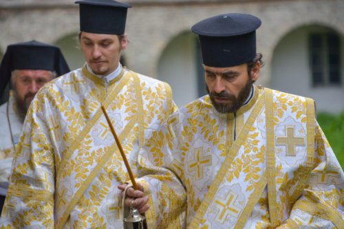 Arhidiaconul Lavrentie Țurcanu de la Mănăstirea Neamț a trecut la Domnul Poza 290777