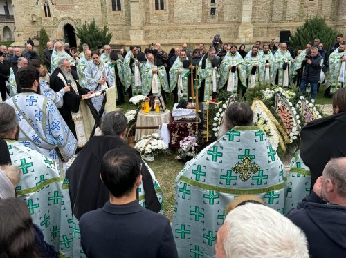 Părintele Lavrentie Țurcanu a fost înmormântat Poza 290950