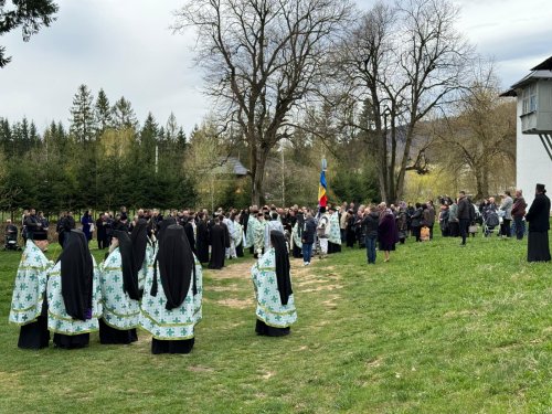 Părintele Lavrentie Țurcanu a fost înmormântat Poza 290954