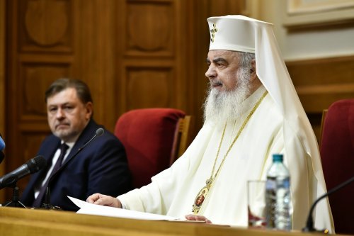 Conferința „Credință și știință - izvor de sănătate” la Palatul Patriarhiei Poza 291344
