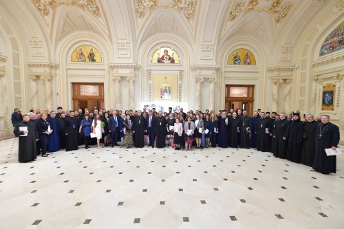 Conferința „Credință și știință - izvor de sănătate” la Palatul Patriarhiei Poza 291383