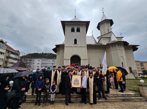 Peste 7.000 de persoane din Arhiepiscopia Romanului și Bacăului au participat la Marșul pentru viață Poza 291327