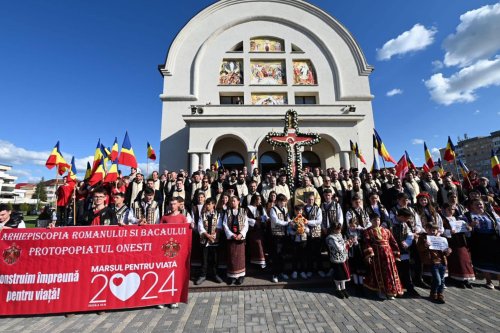 Peste 7.000 de persoane din Arhiepiscopia Romanului și Bacăului au participat la Marșul pentru viață Poza 291328