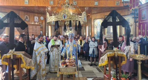 Sărbătoare la Parohia Cetireni, Moldova Poza 291329