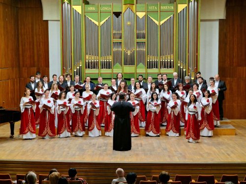Corala Patriarhiei Române a concertat la Universitatea Naţională de Muzică Poza 292119
