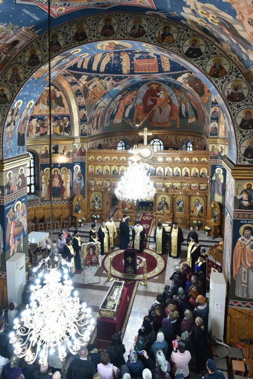 Penultima zi a pelerinajului din Arhiepiscopia Bucureștilor, în Protoieria Sector 5 Poza 292585