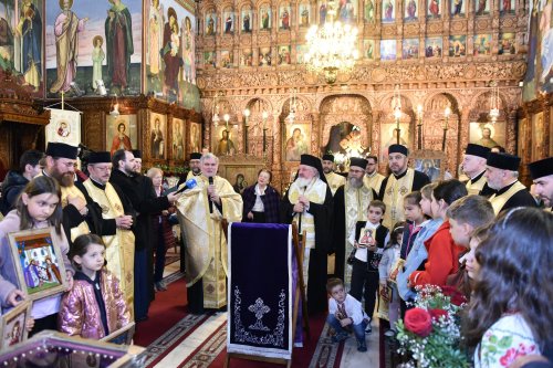 Penultima zi a pelerinajului din Arhiepiscopia Bucureștilor, în Protoieria Sector 5 Poza 292598