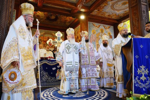 Trei decenii de arhierie sărbătoriţi de Preasfinţitul Părinte Episcop Iustin Poza 292728