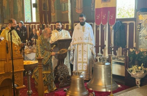 Sfințire de clopote la o parohie din județul Arad  Poza 292933