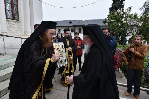 Rugăciune de laudă adusă Mucenicului Gheorghe la Mănăstirea Cernica Poza 292986
