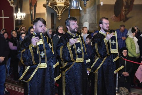 Rugăciune de laudă adusă Mucenicului Gheorghe la Mănăstirea Cernica Poza 292994