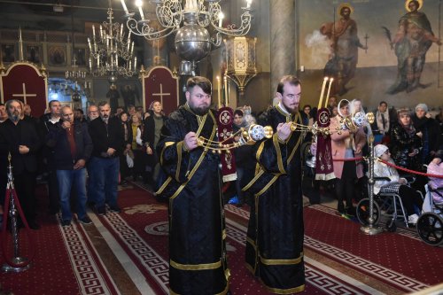 Rugăciune de laudă adusă Mucenicului Gheorghe la Mănăstirea Cernica Poza 293000