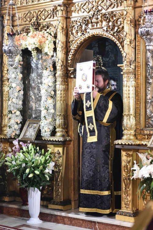 Rugăciune de laudă adusă Mucenicului Gheorghe la Mănăstirea Cernica Poza 293002