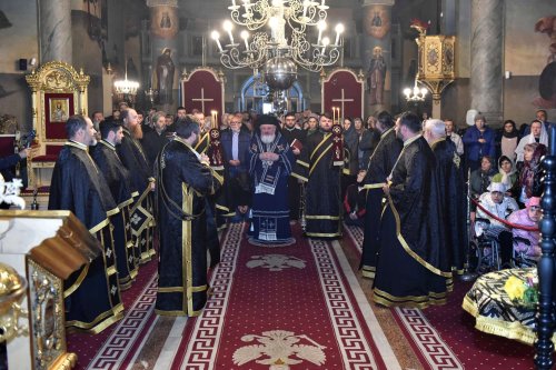 Rugăciune de laudă adusă Mucenicului Gheorghe la Mănăstirea Cernica Poza 293003